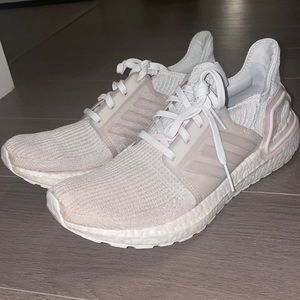 White Adidas Ultraboost 8.5 men